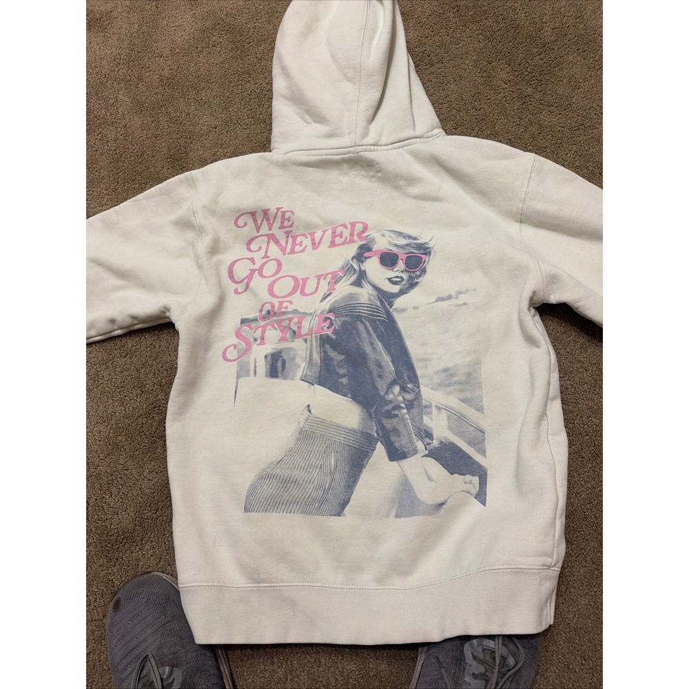 Taylor Swift 1989 TV Hoodie Women Small Cream Good We Never Go Out Of Style